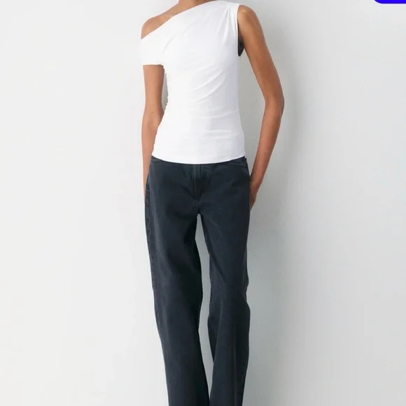 Aritzia Gallery Top - Picture 2 of 2